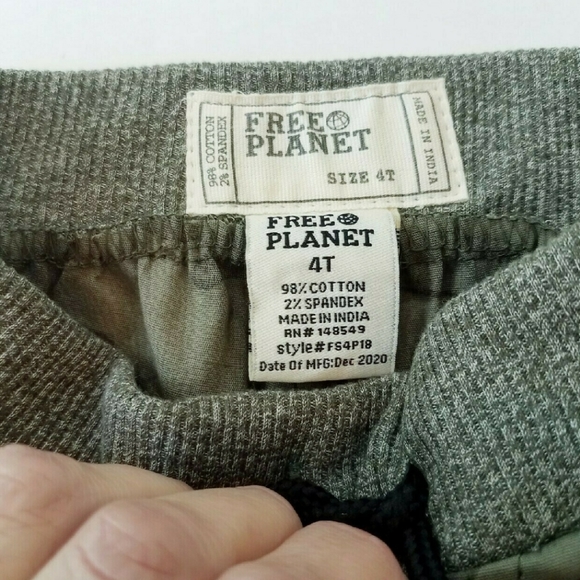 Free Planet Camo Shorts 4T - Picture 3 of 5